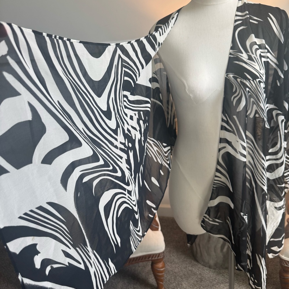 Chico's Black and White Abstract Shawl Coverup - Picture 2 of 6